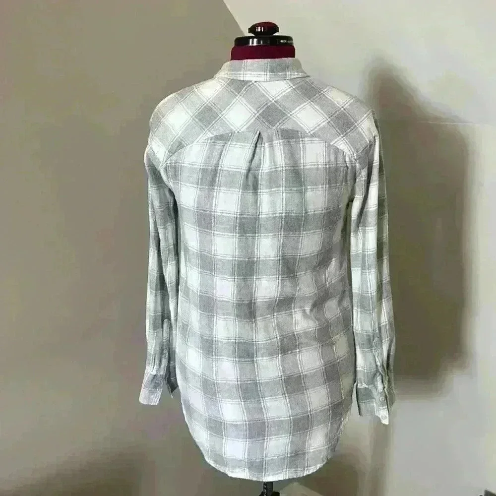 Slightly used plaid shirt - Picture 4 of 6